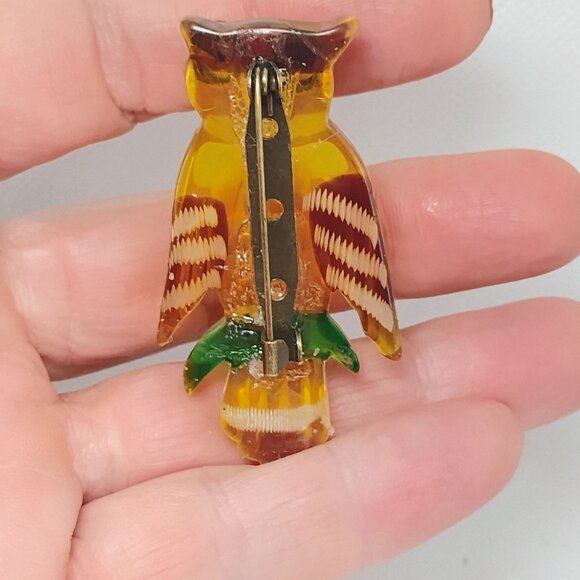 Rare Find Vintage 1950s Lucite Owl Brooch Hand Carved Yellow Brown Green 2 1/8" - Picture 5 of 5